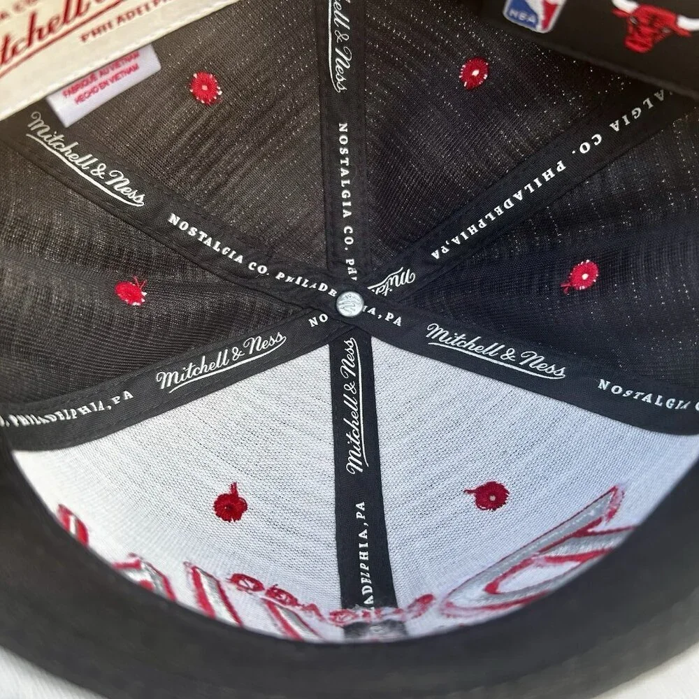 Chicago Bulls Basketball Mitchell & Ness Flat Brim Hat